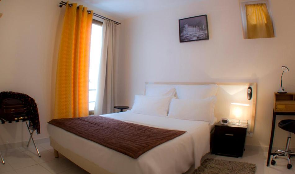 Paris Lecluse Hotel Room photo